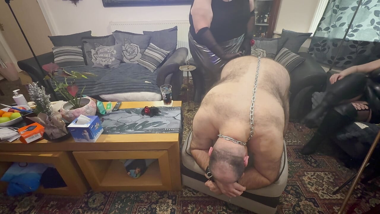 第4部分：- Domina Satana，Booboo和Stephanie-Nicole的性感玩耍和吸烟