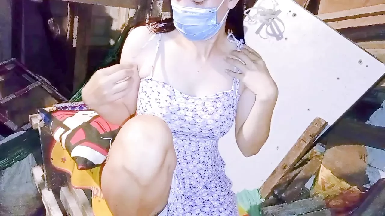Squirting Beautiful Pinay mestiza solo fingering on ongoing construction site