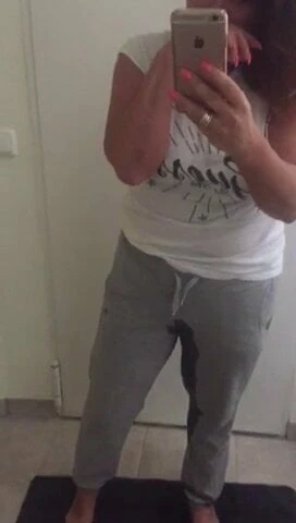 Fatima from Aachen pees on herself