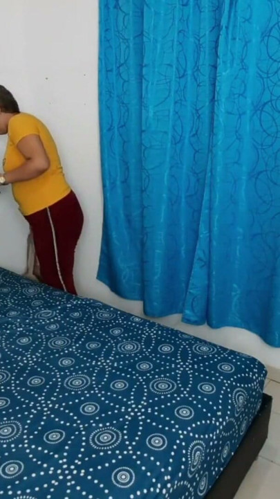 Fuck bạn của mẹ kế của tôi trong khi cô ấy đến thăm cô ấy | Đoạn video ngắn 1