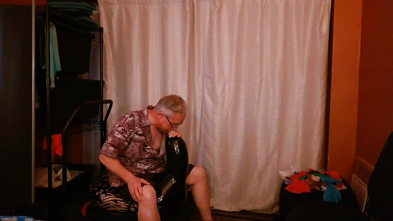 157) Two Sit 2 Pops and Blimp Balloon Hump and Cum