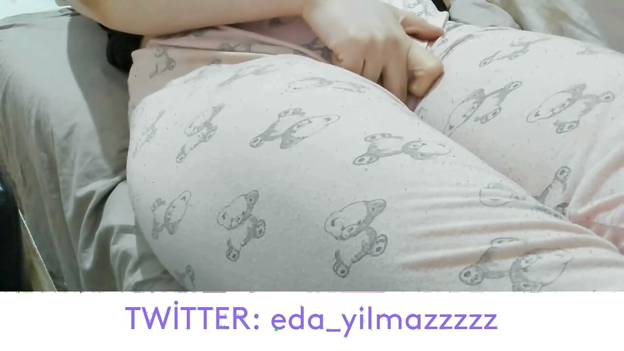 CAMEL TOE- MASTURBATION IN PAJAMAS- PUFFED PUSSY- SWOLLEN PUSSY- BIG PUSSY- TURKISH PORN- TURKISH MILF