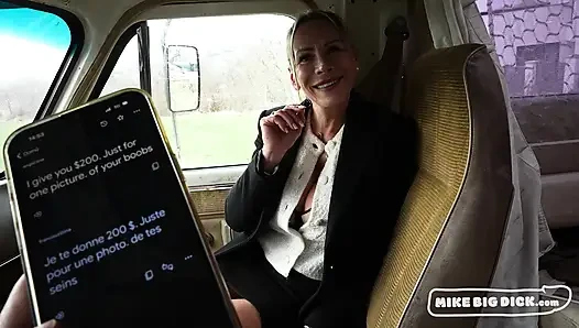 Fransız orta yaşlı seksi kadın deliklerini genişleten canavar yarağı seviyor!