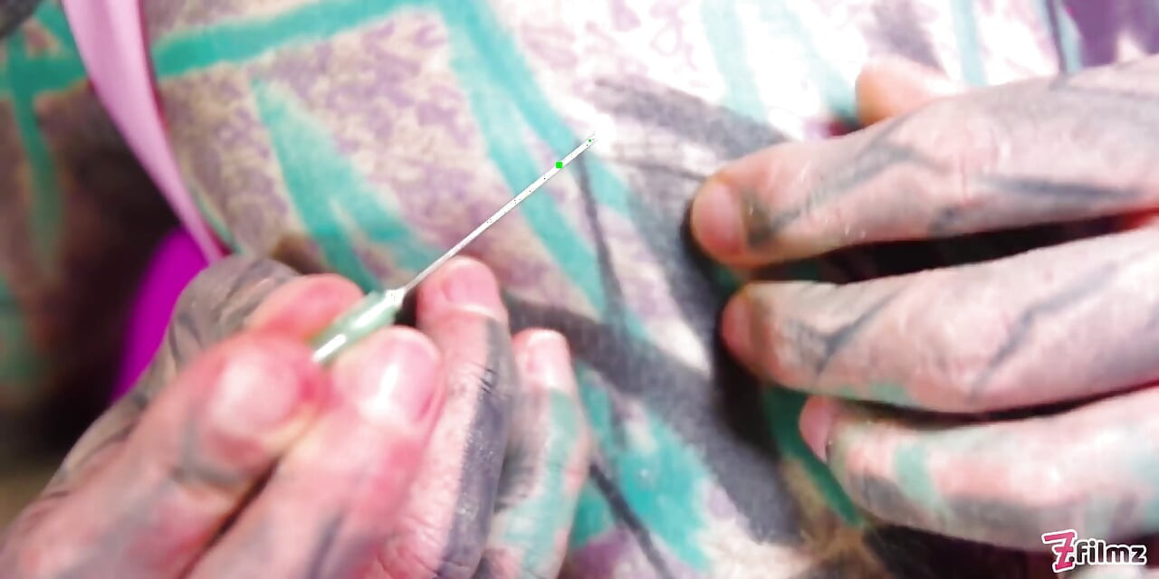 Sólo tetovaná dívka anální masturbace - šukání do zadku