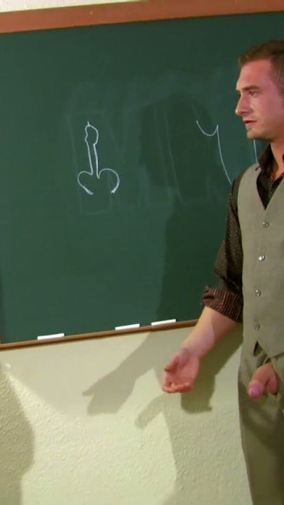 Die Schuelerin hatte schon ommer ein Auge auf den versauten Lehrer | Clip 1