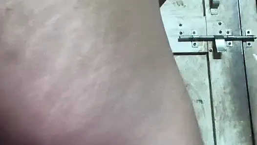 Teman istriku membuatku muncrat di dalam memeknya setiap hari saat kita sendirian di rumah