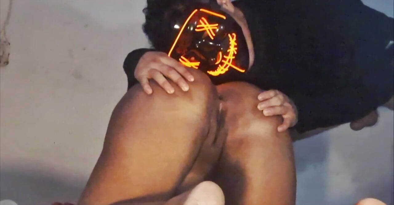 That Hot Big-assed Whore Let Herself Get Anal