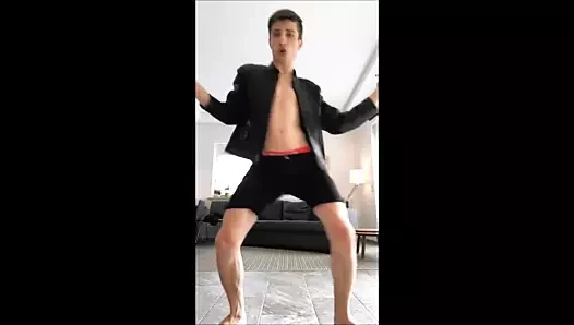 Seksi oğlanla dans et