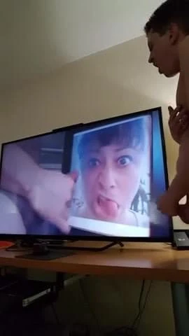 Guy gets turned on as he sees me cum on Julie Peysar !