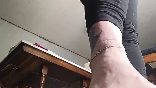 Пососи мои носки