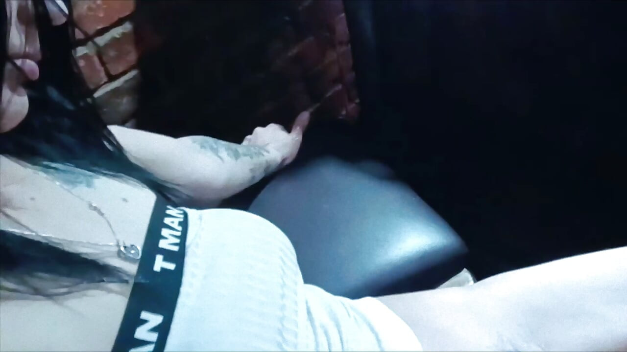 Hotwife suka ngewe sama temen-temenku