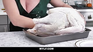 हॉट MYLF की थैंक्सगिंग पर चुदाई
