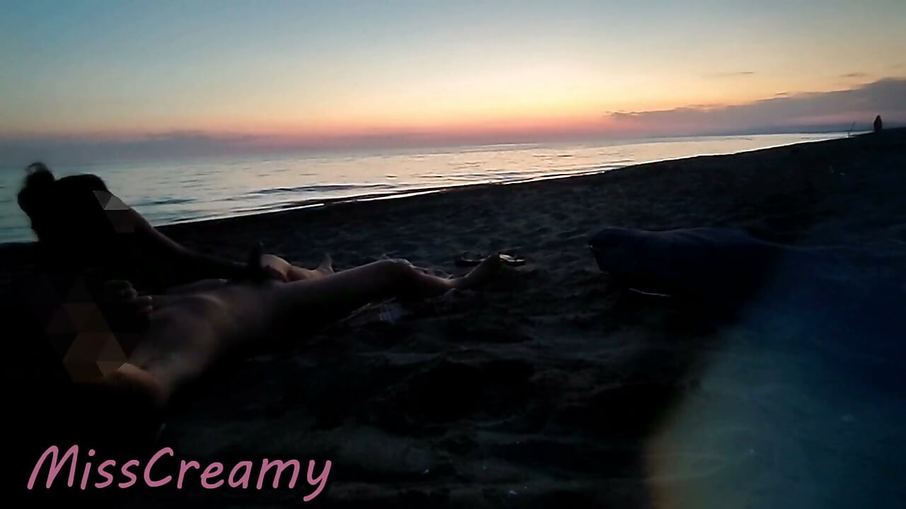 Dick Flash francuski nauczyciel milf ryzykowne obciąganie na plaży Maspalomas Nude Beach wytryski ludzie