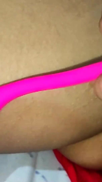 Tinny Neha doigte et jouet dans le sexe d’une indienne par la chatte de Lubricent | Clip 1