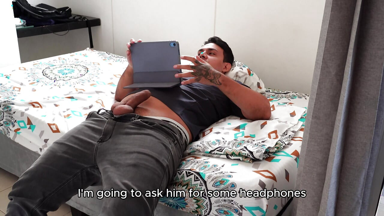 Stepsister, let's not watch porn videos, just let yourself get fucked in that huge ass. latina, 18 years old.