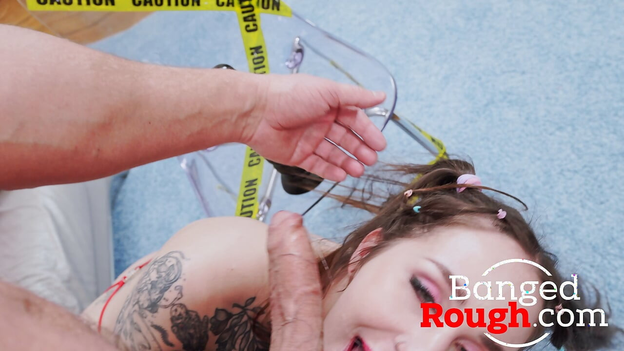 Aliana Foxs Pushes Deepthroat to the Limit