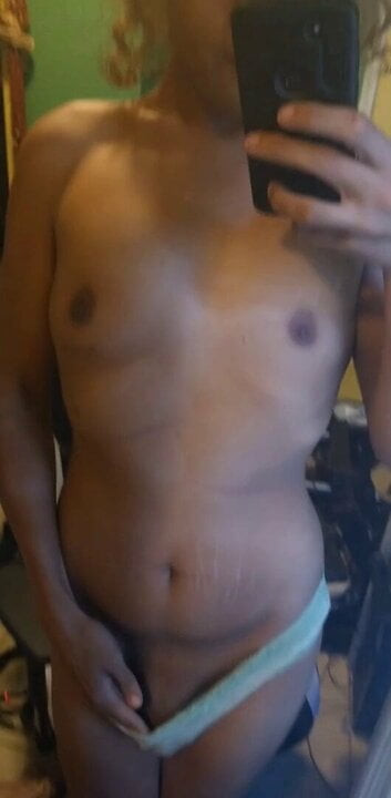 Qt Femboy показывает тебе свое тело