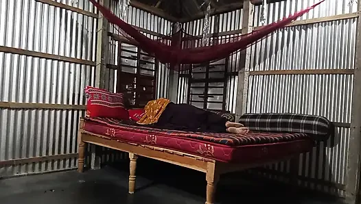 Tetangga tiri dengan desa di rumah