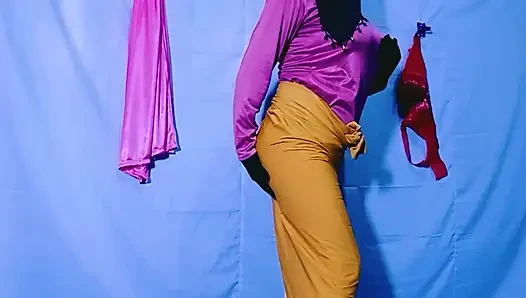 Hintli güzel evli kadın Hintçe seks yapıyor