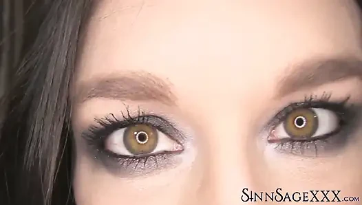 Sinn sage lagi asik hazel eyes - close up untuk tampilan kamera