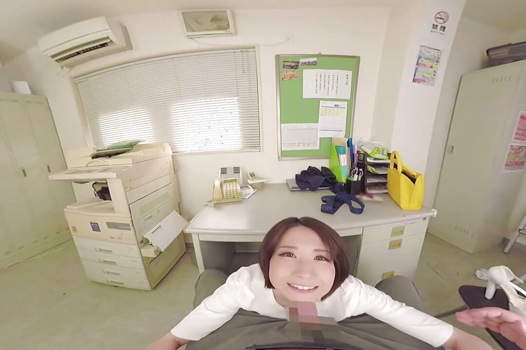 Tempting Offer From the Kansai Wife in the Back Office - 1