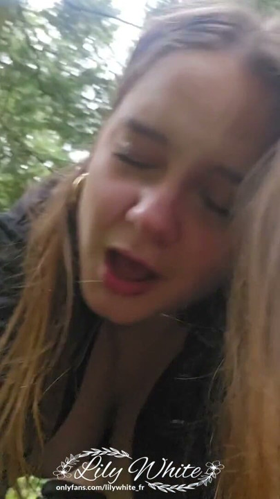A little walk in the forest to get fucked and take a facial cumshot | Clip 1