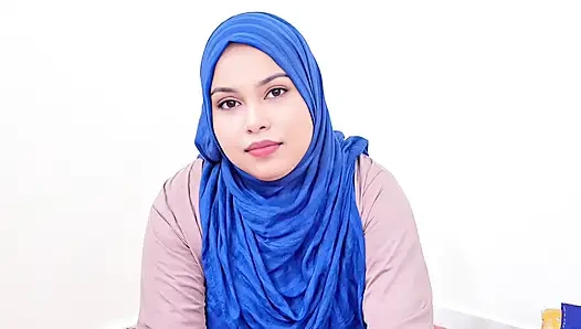 Aku memuaskan hasrat seksual tante tiriku.
