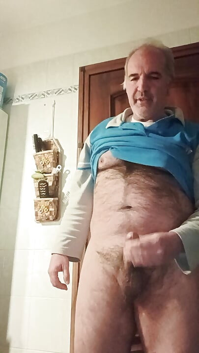 A Wank in My Bathroom Before Going to Sleep!