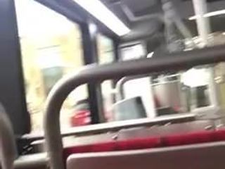 Un idiota en el autobús