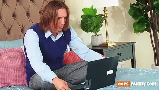 Süper ateşli orta yaşlı seksi kadın Cory Chase, deliklerini doldurmak için sert keskiler arayan yaramaz bir sikiş festivali kızı - xxx tarzı!