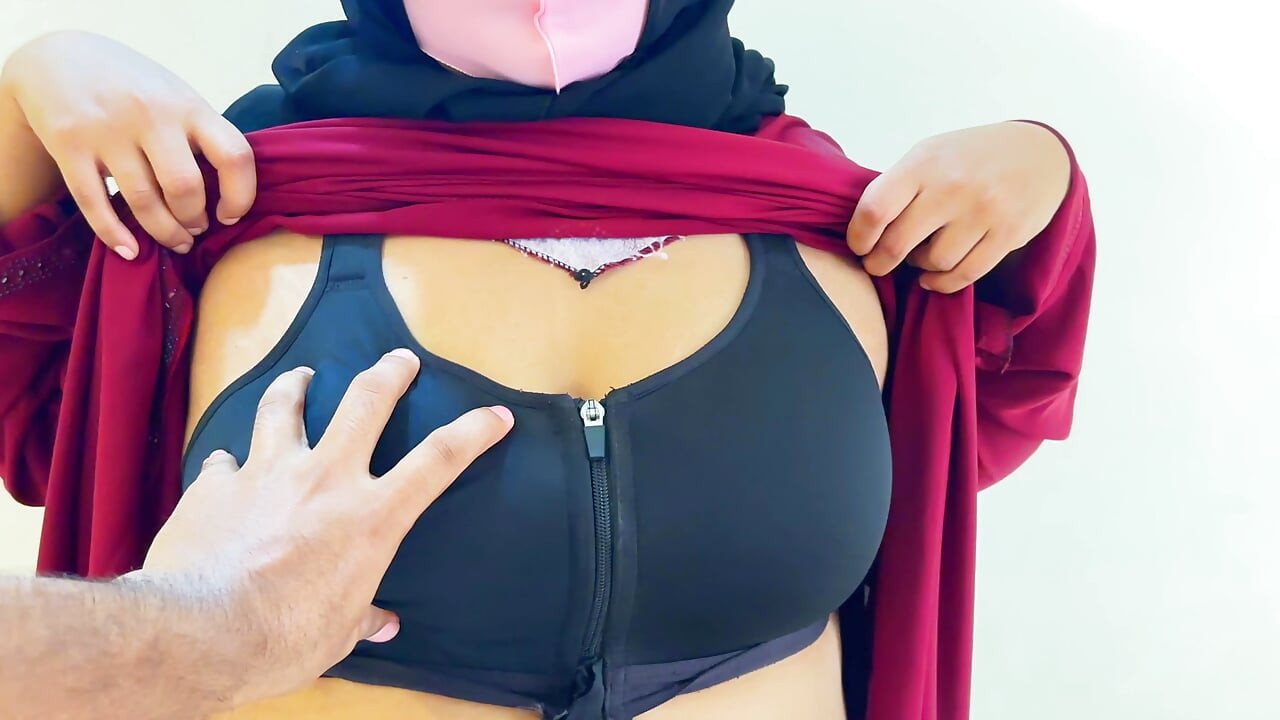 Fucking a Chubby Muslim Mother-in-law Wearing a Red Burqa & Hijab (Part-2)