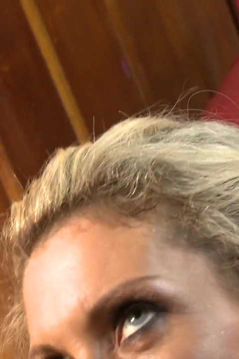 Sočna debela ljubiteljica kurca Alyson McKenzie raspada svoju pičku!