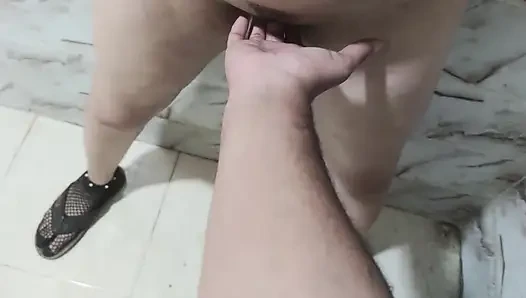 Video bokep pasangan arab dientot sama kontol besar pria lain di depan suaminya