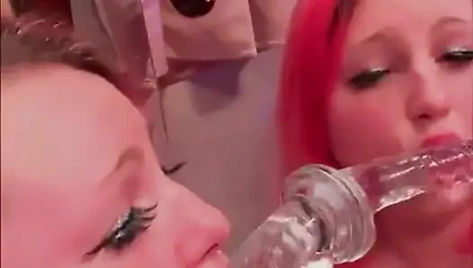 Süße bBW-freundin schickt ihrem freund ein solo-blowjob-video