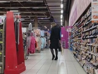 Robe en satin noire supermarché