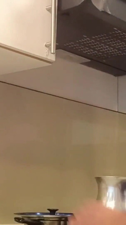 Epický okamžik z "Moje nevlastní matka čekala na mého nevlastního otce ve velmi provokativním prádle, ale já se dostala domů jako první"