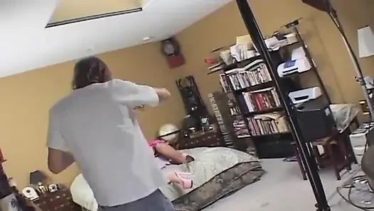 Vollbusige blonde MILF auf dem bett gefickt