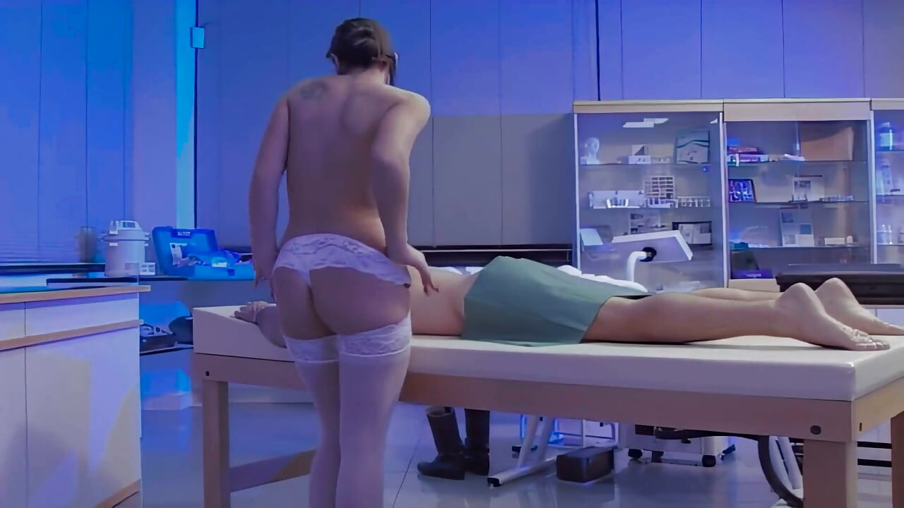 Physiotherapist Gets Her Ass Screwed on the Couch After the Massage