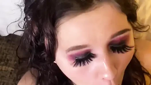 Cewek inggris 18 tahun nyepong dan ngentot di pemotretan di hotel