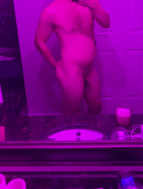 Dương vật giả trượt ra khỏi femboy