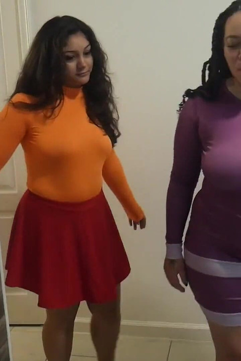 Latina i crnkinja u trojci