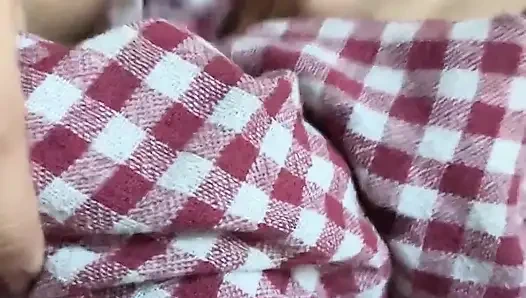 Aku nekat ngentot ibu tiri sahabatku yang super hot setelah pesta seks - dia minta aku untuk ngentot habis-habisan!