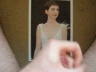 Anne hathawy cum tribute (decote vestido branco)