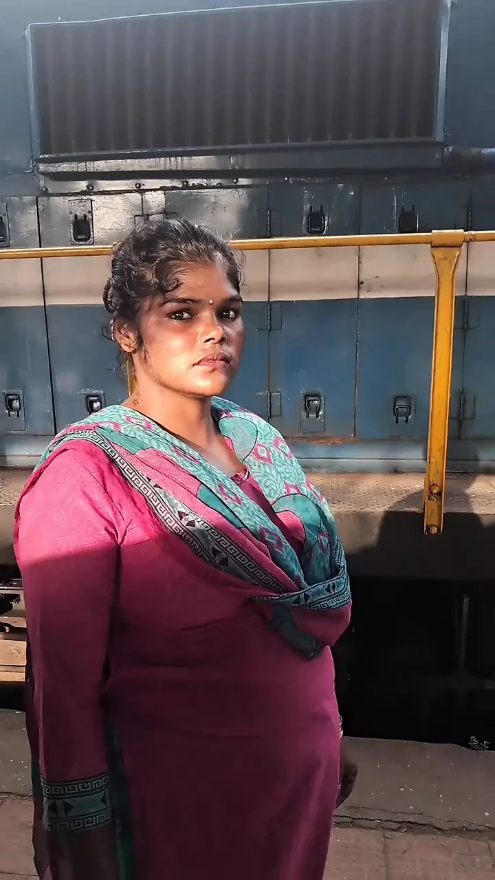 🥵INDIAN TRAIN VALI BHABHI  girl have sex with step brother Xxx , Desi Village Doggy style rough hardcore College girl tight