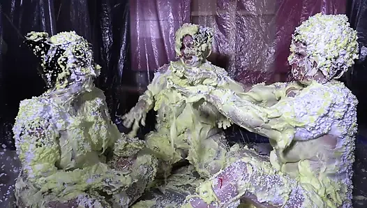 Schaumspaß mit Cheyenne Hannah und Skyler