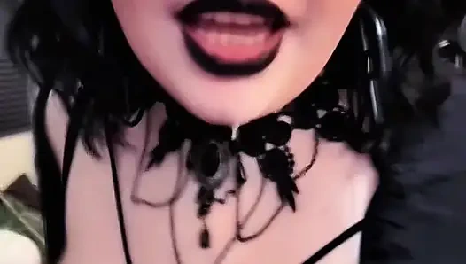 Gotik iri güzel kadının büyük zenci yarağının üremeye ihtiyacı var