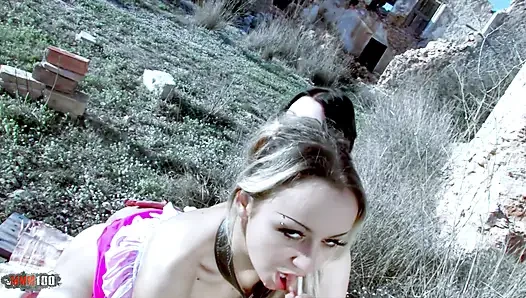 Avrupalı lezbiyen hatunlar elodie bathory ve krystal açık havada sert