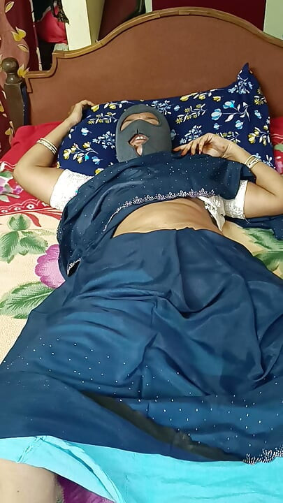 Hintli güzel Telugu teyze Ghost amcığı sikiyor ateşli vücut whail teyzeyi sikiyor