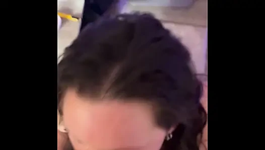 Beyaz iri güzel kadın iç çamaşırı domalıyor