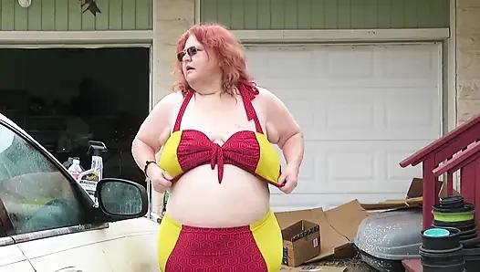 Suster super semok lagi asik cuci memek suster seksi dengan bikini basah